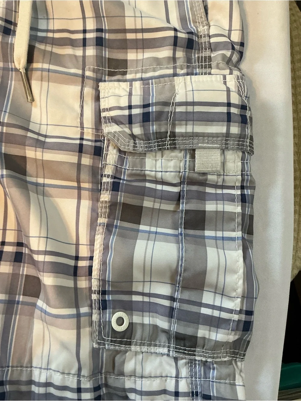 Abercrombie & Fitch Men’s Gray, White & Blue Plaid Cargo Swim Shorts Size Medium